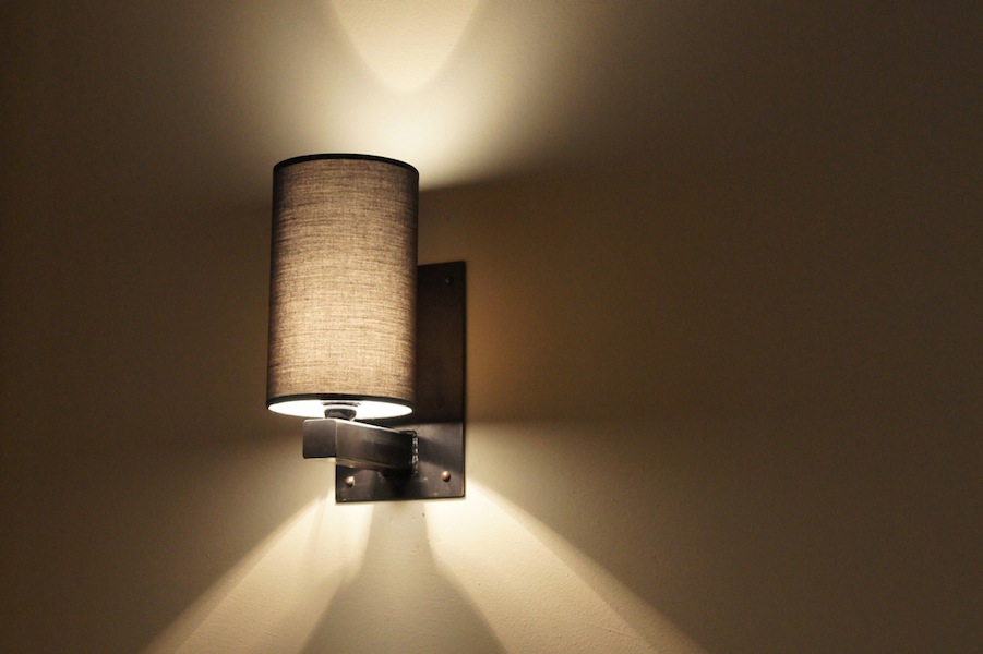 neutrale stok Ondenkbaar Design wandlamp handgemaakt, smeedijzer, lampenkap, landelijke stijl